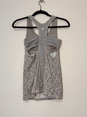 Lululemon Grey Floral Activewear Feminine Workout Tank 6/S